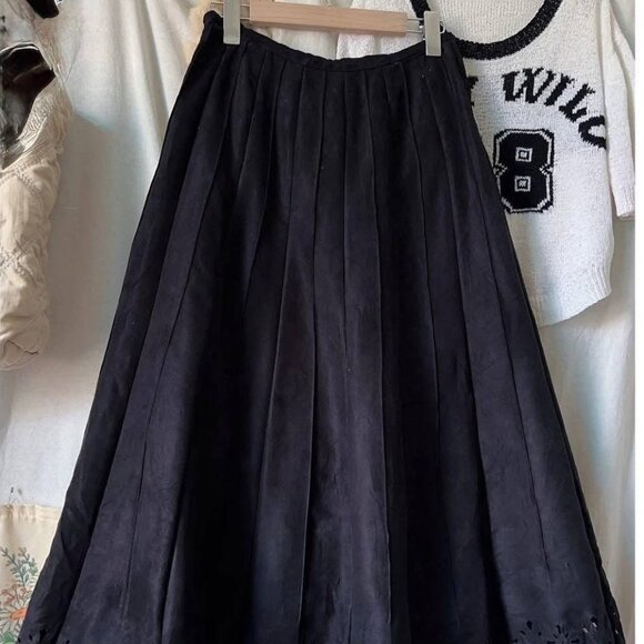 Dresses & Skirts - Retro Black Pleated Midi Skirt with Floral Cutout Hem